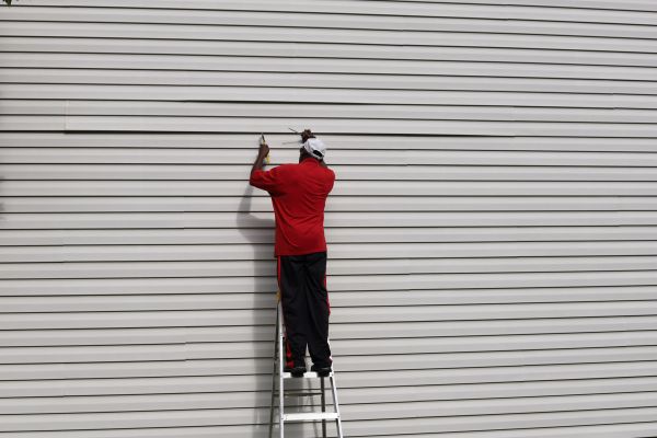 Cost of Loose Siding Repair in Navarre