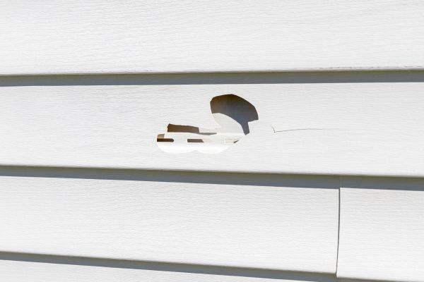 Cost of White Vinyl Siding Repair in Navarre